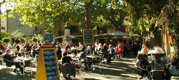 Al fresco dining - at La Cité